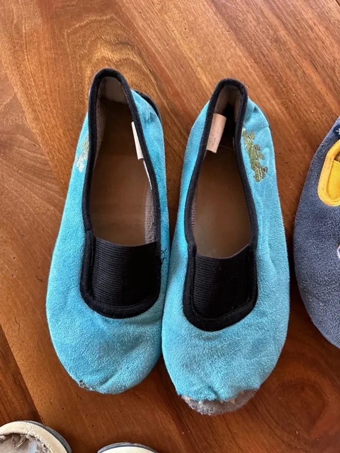 Lot chaussures nu pied scratch et pantoufles garçon 34 - photo numéro 9