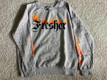 Sweat pull gris dessin flammes Jennyfer Taille S