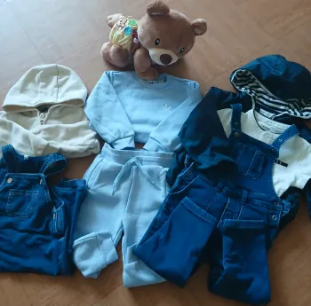 Lot vêtement bébé  2 ans multimarques jouet vtech offert