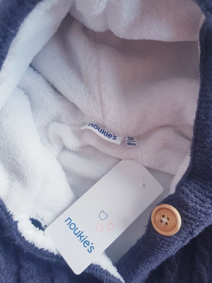 Noukie's - Mantelet / gros gilet en tricot avec capuche, manches longues - Neuf avec étiquette ! (12 mois) - photo numéro 4