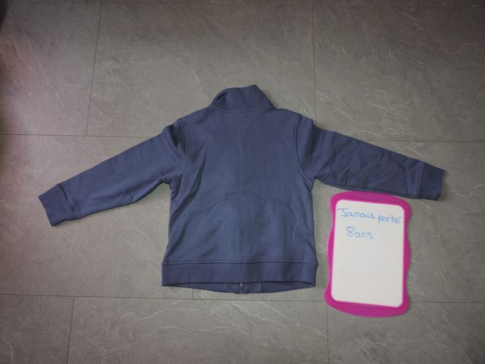 gilet taille 8 ans jamais porté - photo numéro 2