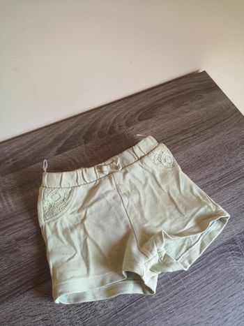 Short C&A en vert clair 2 ans