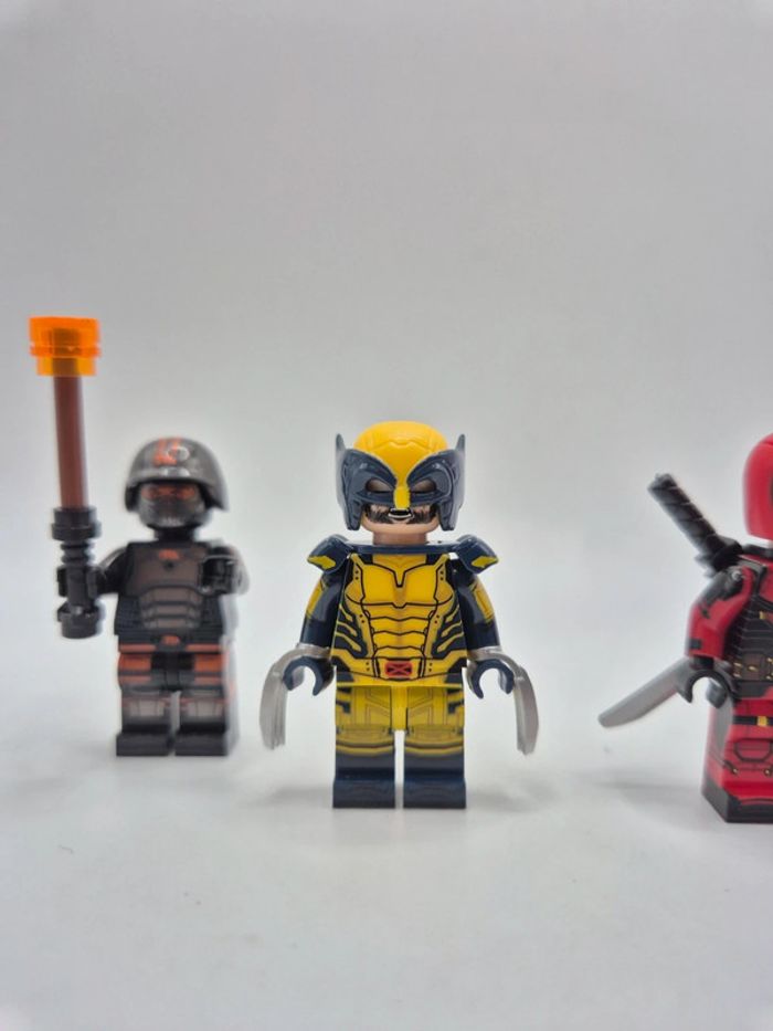 Figurines type lego Deadpool et Wolverine + 2 agents TVA Marvel - photo numéro 3
