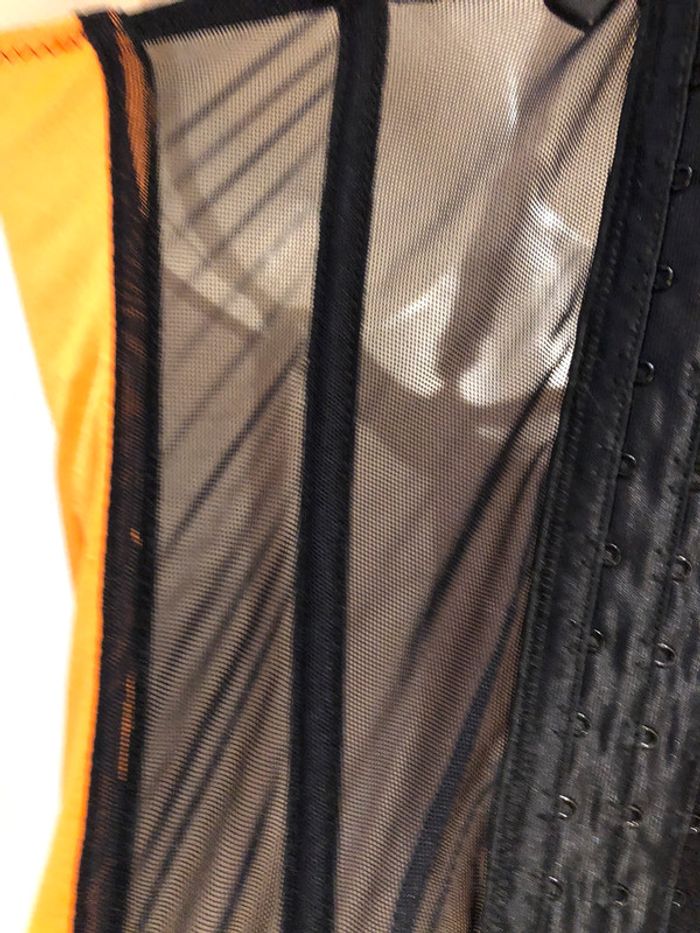 Guêpière orange et noir 90 B - photo numéro 4