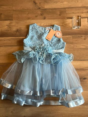 Je vend une robe fille  2 ans pour fete etc neuf