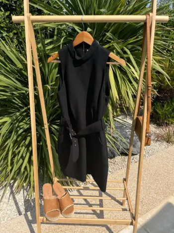 Belle robe noire Mango taille M