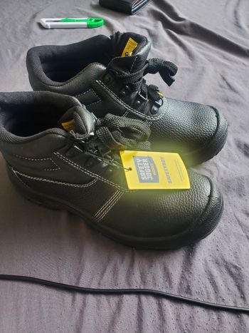 Chaussures de sécurité complètement neuf
