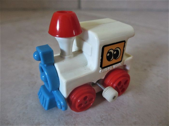 Petite locomotive à remonter - longueur 4,5 cm