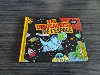 Livre Les dinosaures de l'espace