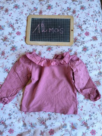 Très beau t-shirt manches longues taille 12 mois en très bon état