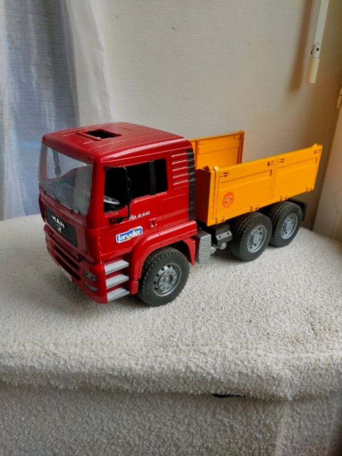 Camion benne Bruder