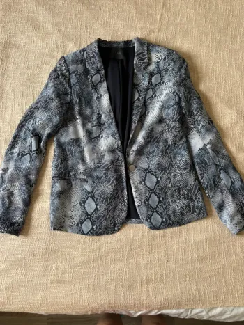 Blazer IKKS effet python bleu marine / bleu ciel – Taille 38