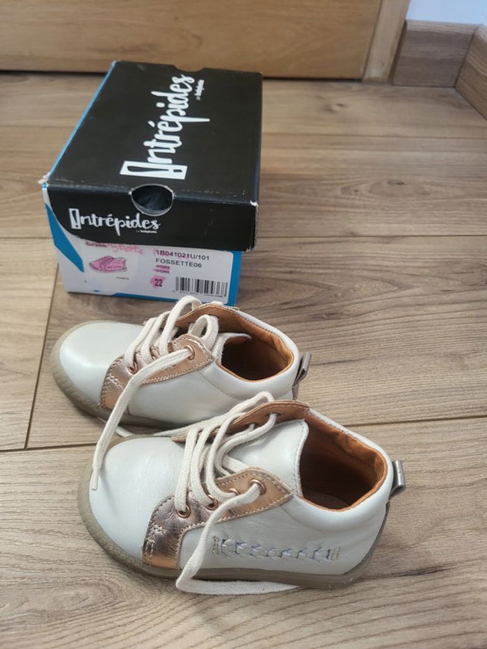 chaussures intrépides de babybotte fille très peu porté taille 22 - photo numéro 3