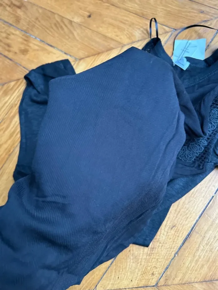 Neuf! Très jolie haut avec un peu de dentelle, Taille S, Zara - photo numéro 8