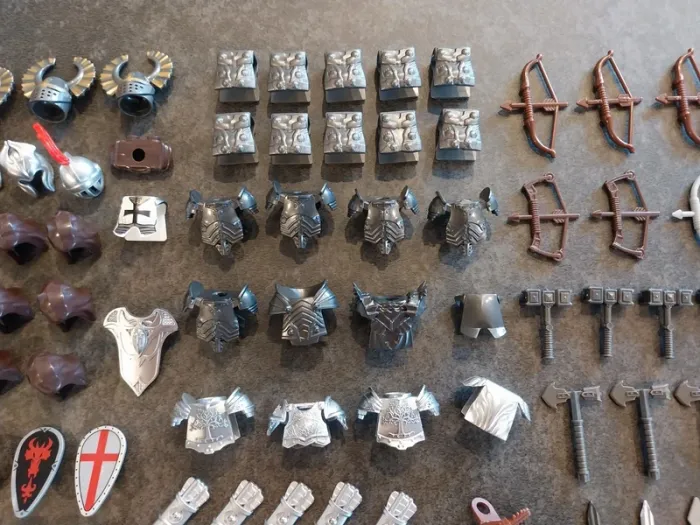 Gros lot type lego d'armes boucliers armures casques pour soldats seigneur des anneaux - photo numéro 5