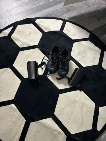 Chaussures de foot + protège tibia