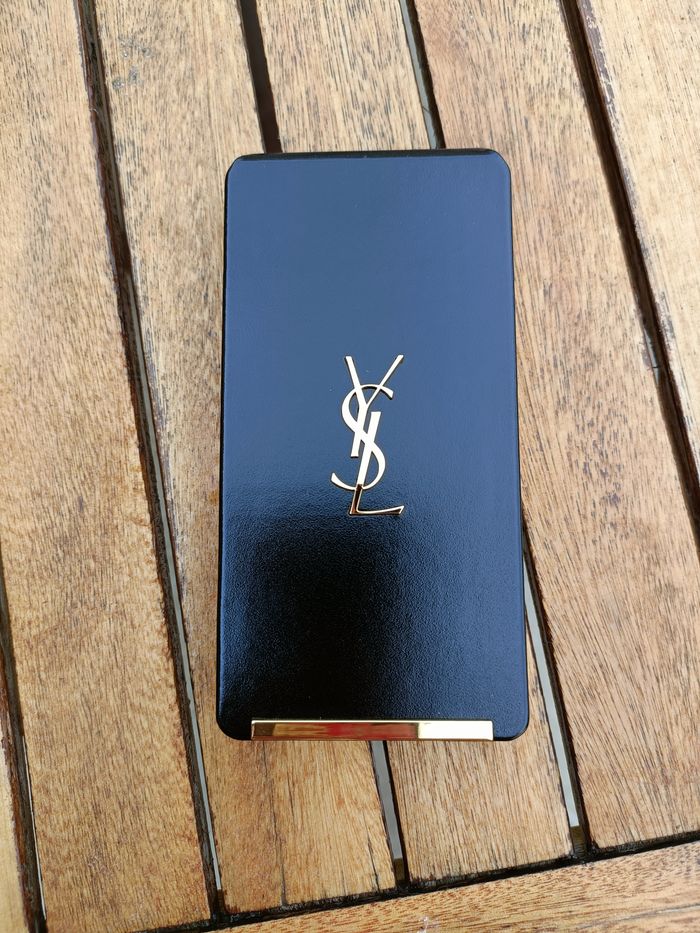 Coffret 4 miniatures de parfum + une palette de maquillage YSL - photo numéro 6