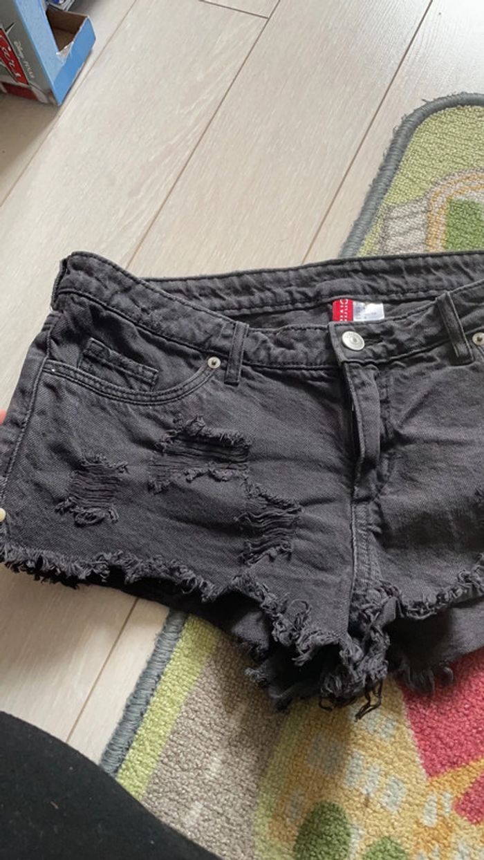 Short déchiré H&m taille 38 - photo numéro 2
