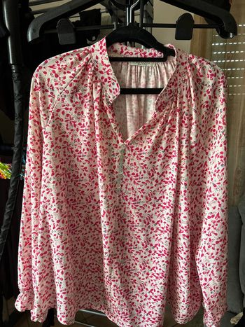 Blouse écrue à fleurs fuschia