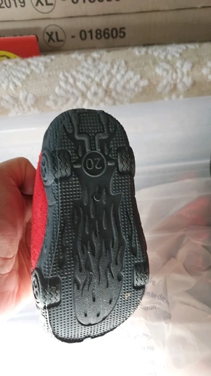 Pantoufles garçon taille 20 - photo numéro 2