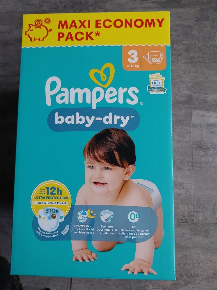 Carton de couches pampers baby dry taille 3 136 couches