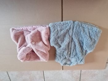 2 manteaux sans manches  6 mois fille