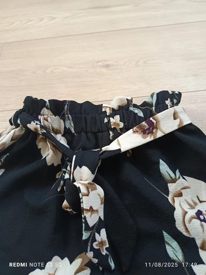 Magnifique short fleuri Shein taille 9 ans - photo numéro 2