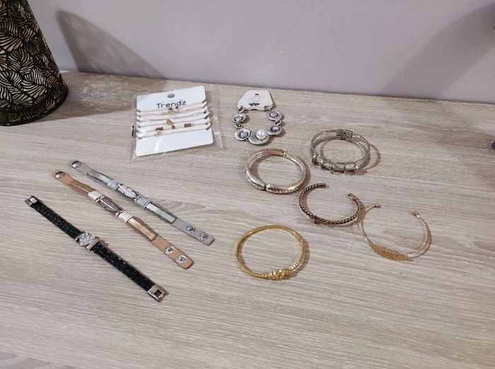 Lot de 10 bracelets/joncs , divers styles, TBE!