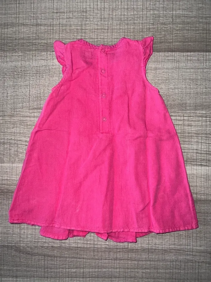 Petite eobe rose sans manche - photo numéro 2