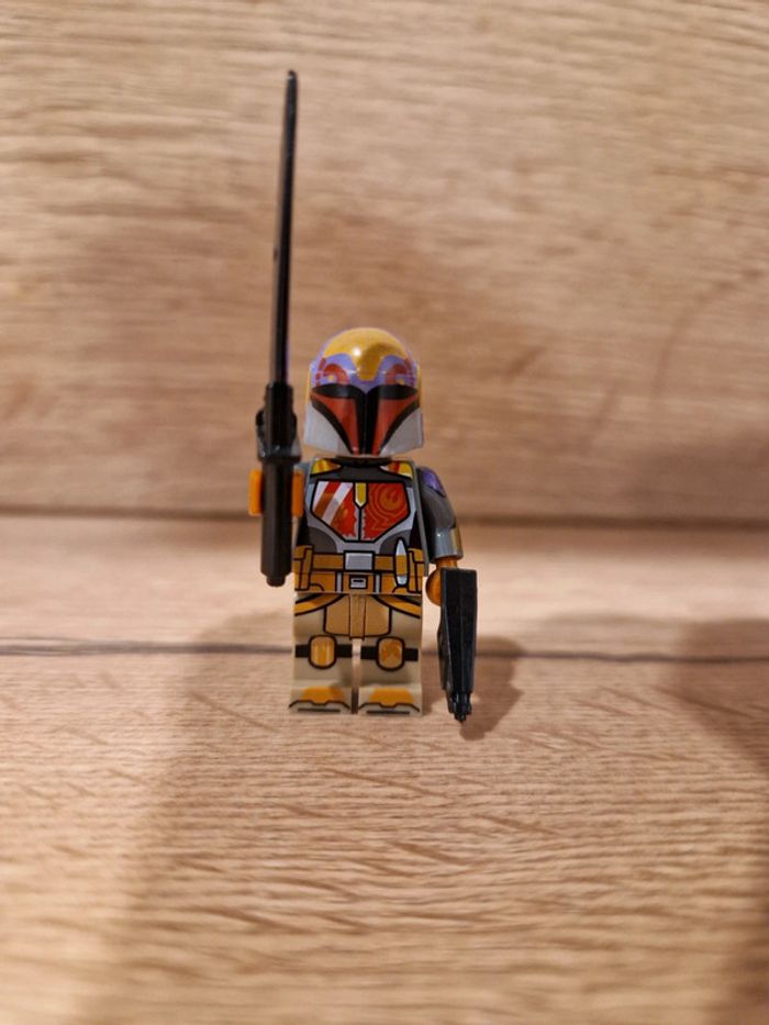 Figurine type lego Sabine Wren Mandalorian star wars