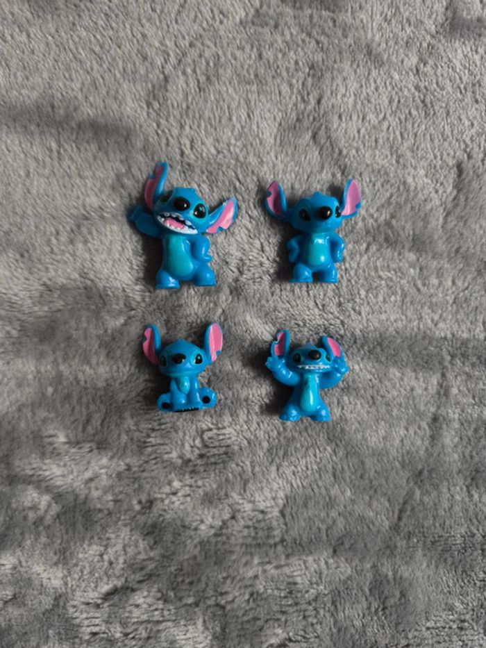 Lot de 4 petites figurines stitch