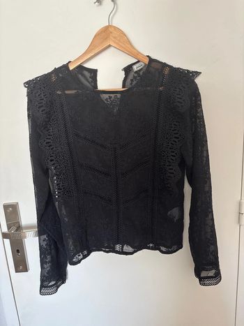 Blouse noire en dentelle