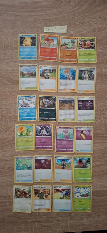 Lot 8 : 24 cartes Pokémon – Dresseurs + Pokémon – bon état