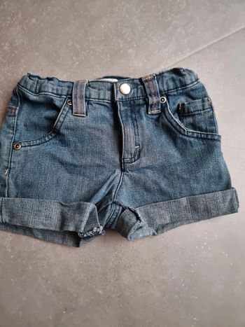 Short en jeans 4/5 ans 106cm