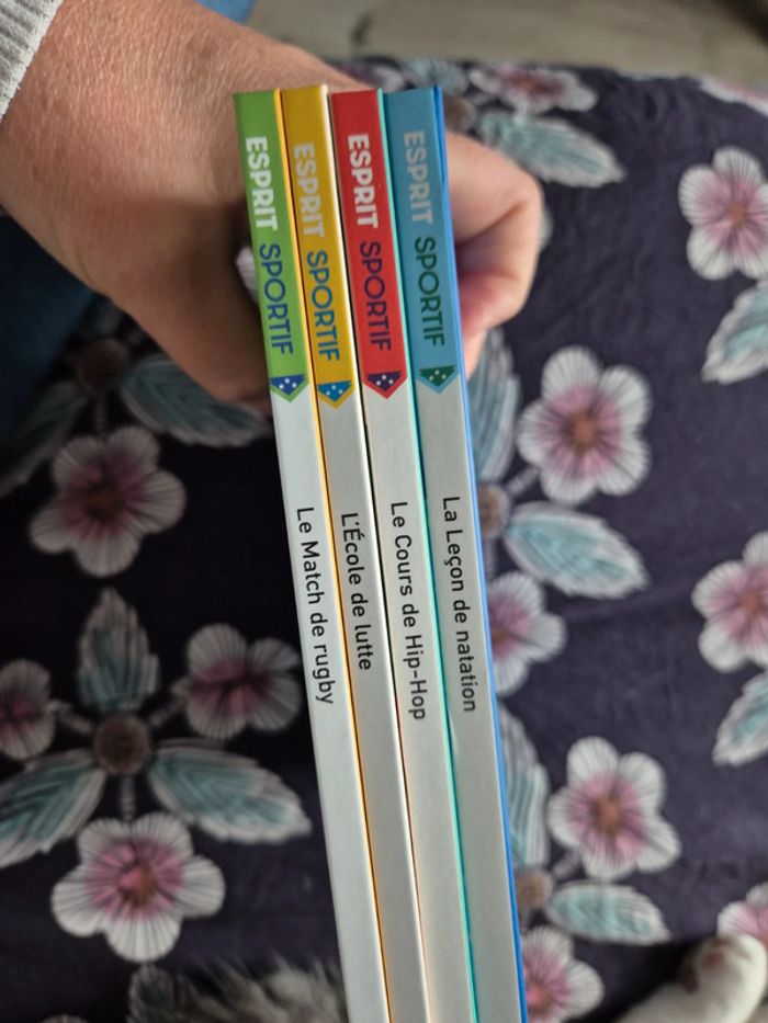 Lot livres hachette jeunesse esprit sportif - photo numéro 4
