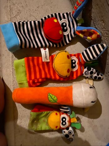 Lot de hochets chaussettes - pied et mains