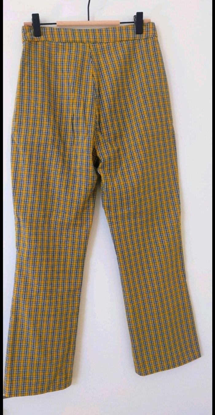 Pantalon à carreaux femme moutarde et noir taille M/38  marque PULL & BEAR - photo numéro 2