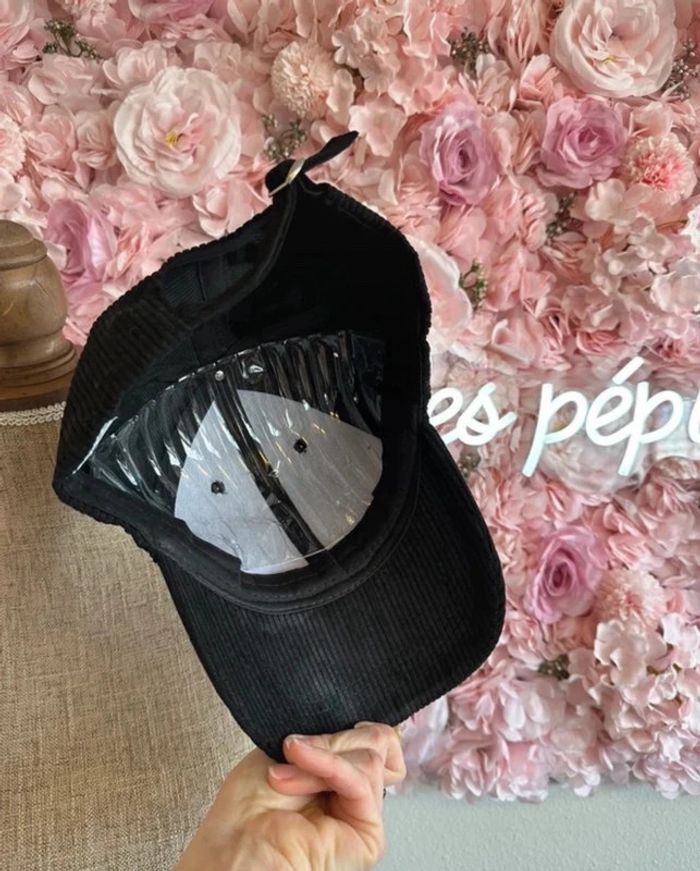 Casquette de baseball noire en velours côtelé, lettre brodée - photo numéro 4
