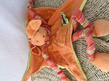 Doudou lapin DOUDOU ET COMPAGNIE Tatoo orange longues jambes