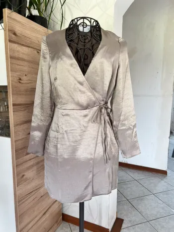 Robe portefeuille en satin