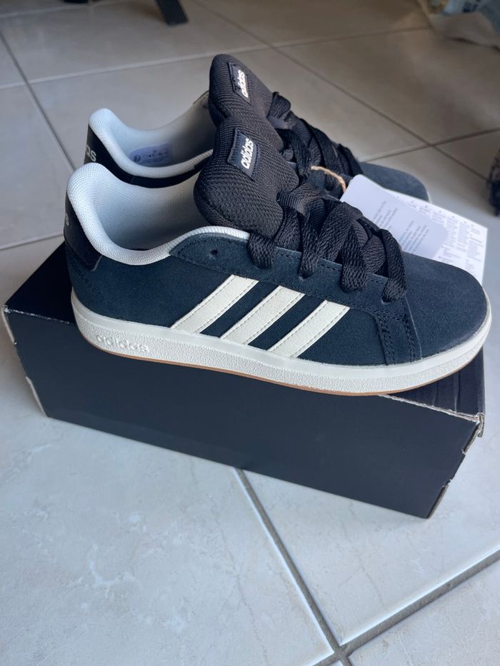 Baskets adidas neuve 32