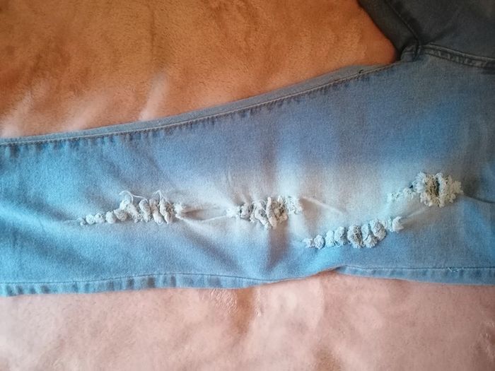 Jeans troué bleu clair - photo numéro 4