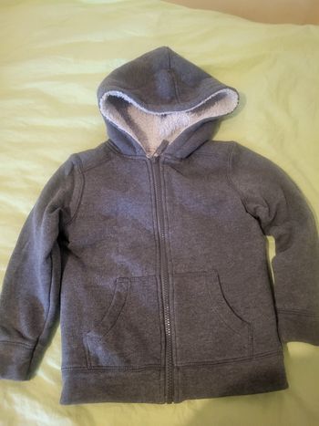 Sweet à capuche zippé