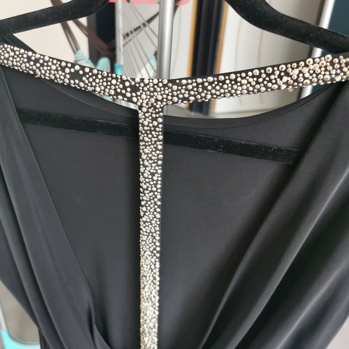 Robe de soirée noire dos nu pailleté - photo numéro 2