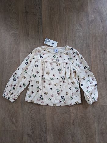 Blouse neuve avec étiquette petit bateau 6 ans