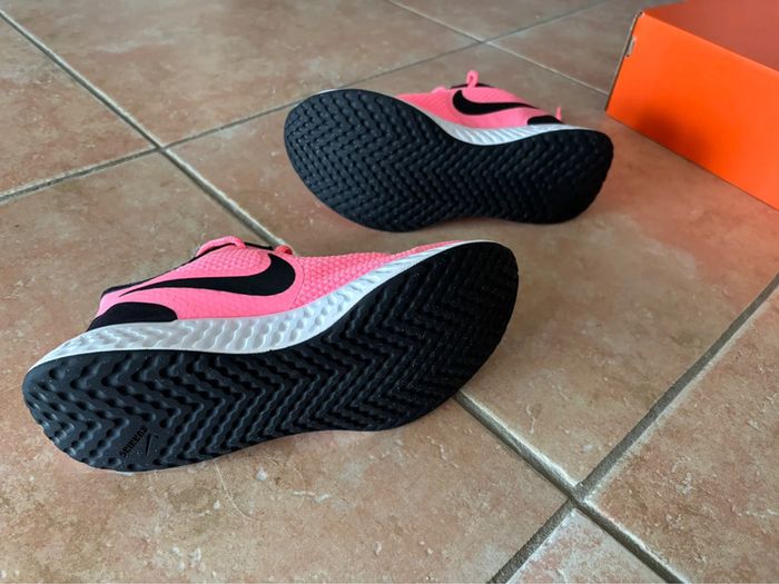 Baskets Nike révolution 36.5 - photo numéro 8