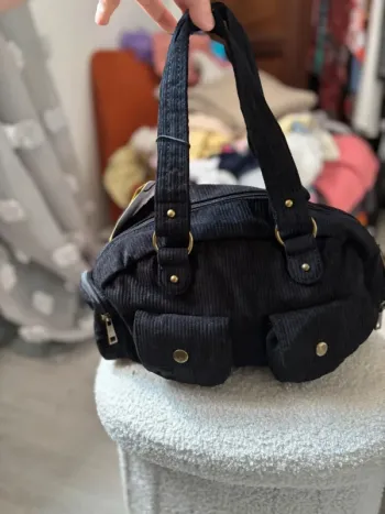 Sac à main noir en velours côtelé