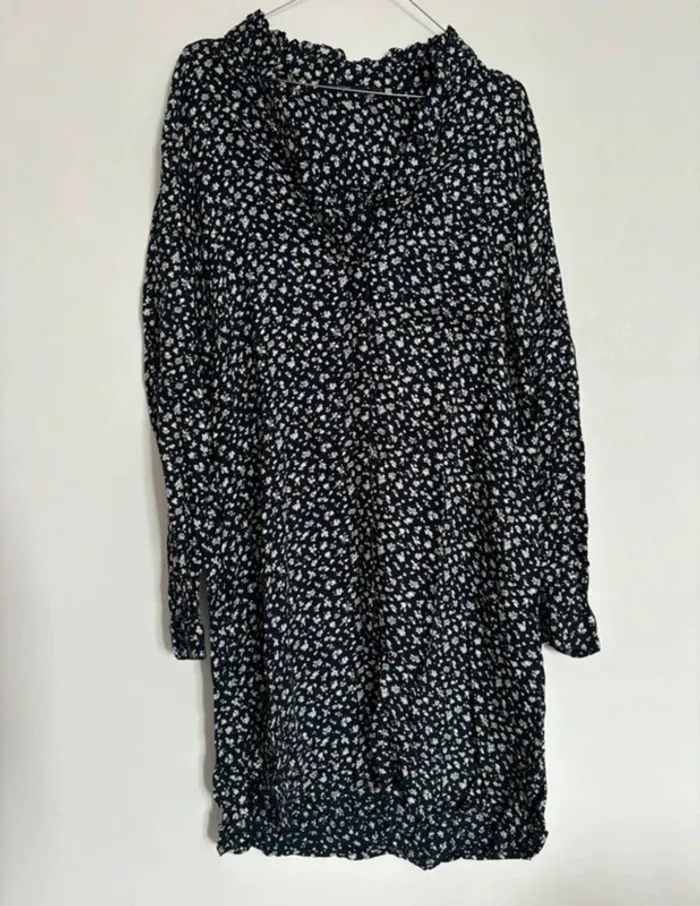 Robe marine et blanche - photo numéro 2