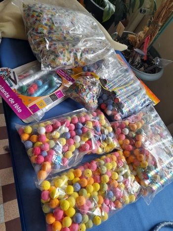 Lot de cotillons et confettis NEUFS
