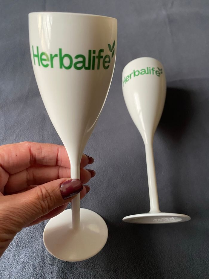 NEUF : Flûtes à champagne Herbalife ecocup - photo numéro 3